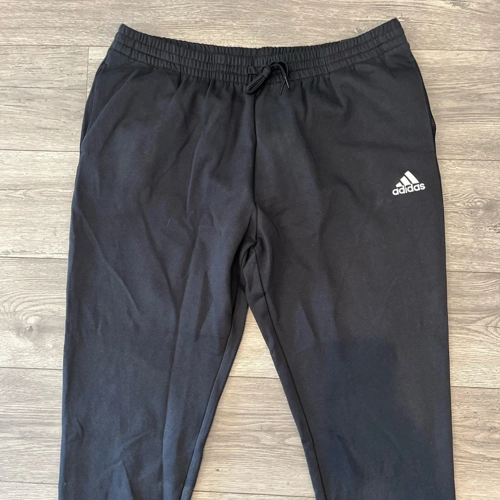 Adidas Men’s Essentials Regular Fit Jogger Feel Cozy Pants Tapered Leg Black 2XL